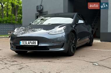Седан Tesla Model 3 2022 в 