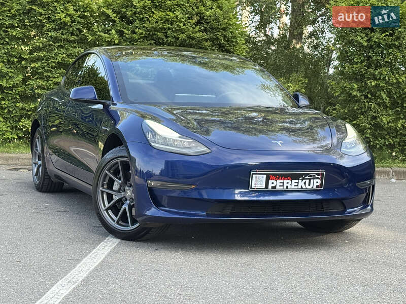 Седан Tesla Model 3 2022 в Киеве