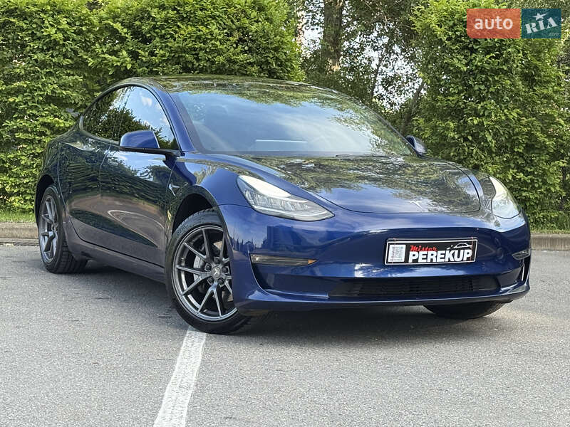 Седан Tesla Model 3 2022 в Киеве