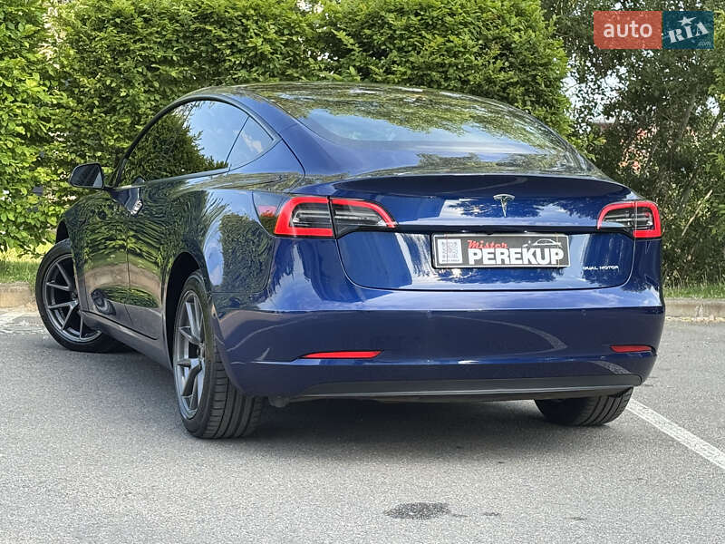 Седан Tesla Model 3 2022 в Киеве