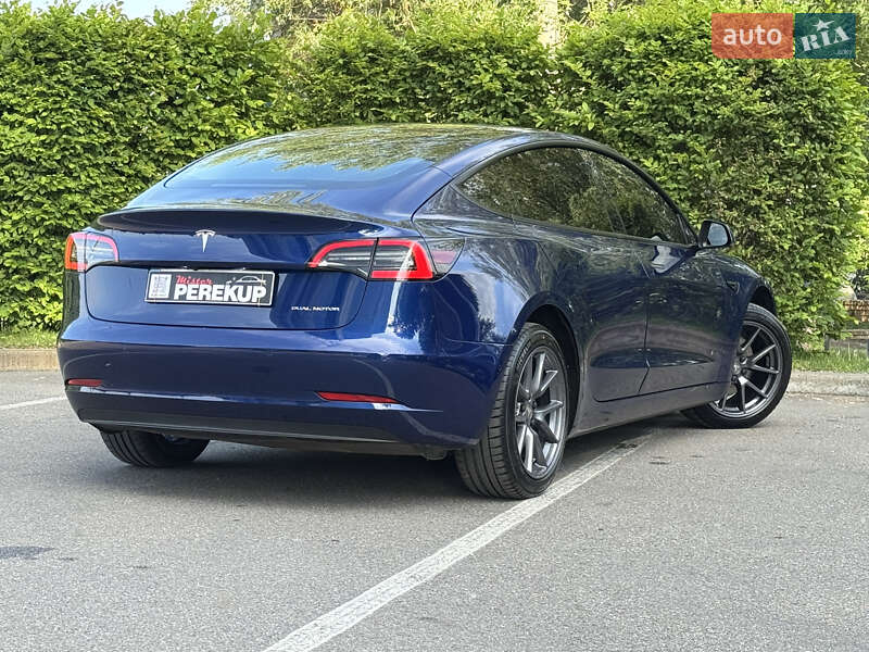Седан Tesla Model 3 2022 в Киеве