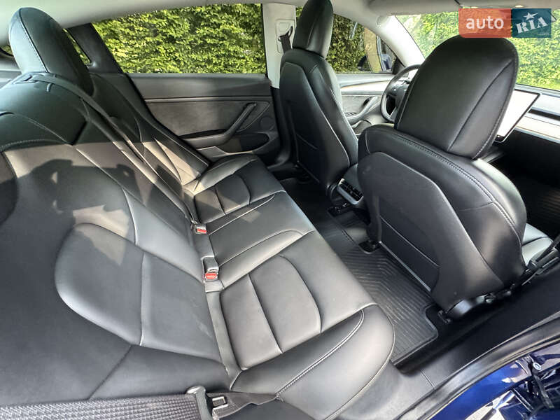 Седан Tesla Model 3 2022 в Киеве
