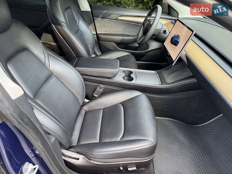 Седан Tesla Model 3 2022 в Киеве