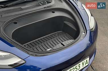 Седан Tesla Model 3 2022 в 