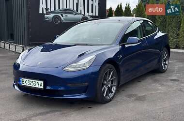 Седан Tesla Model 3 2022 в 