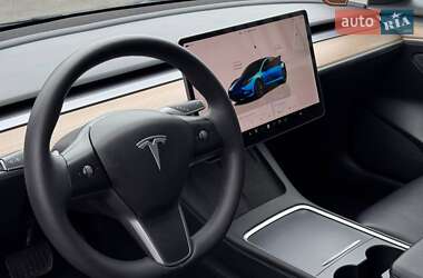 Седан Tesla Model 3 2022 в 
