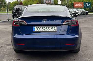 Седан Tesla Model 3 2022 в 