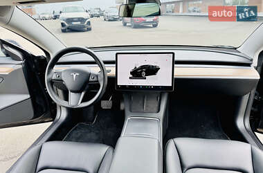 Седан Tesla Model 3 2023 в 
