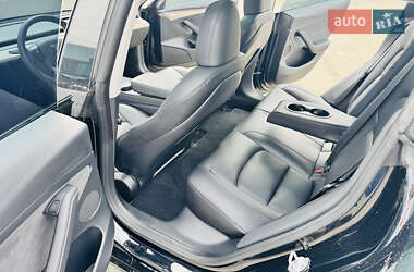 Седан Tesla Model 3 2023 в 