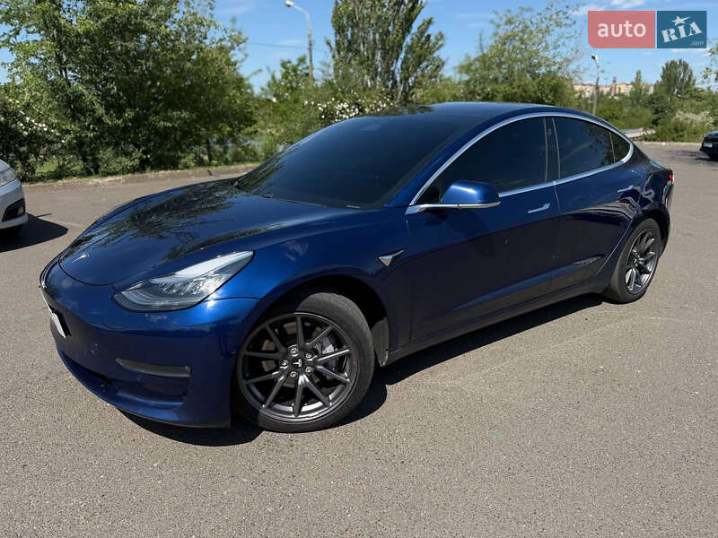 Седан Tesla Model 3 2018 в Кривому Розі