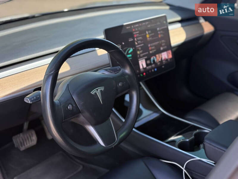 Седан Tesla Model 3 2018 в Кривому Розі