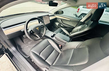 Седан Tesla Model 3 2021 в 
