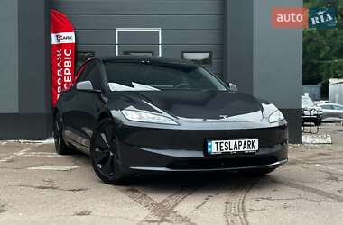 Седан Tesla Model 3 2024 в 