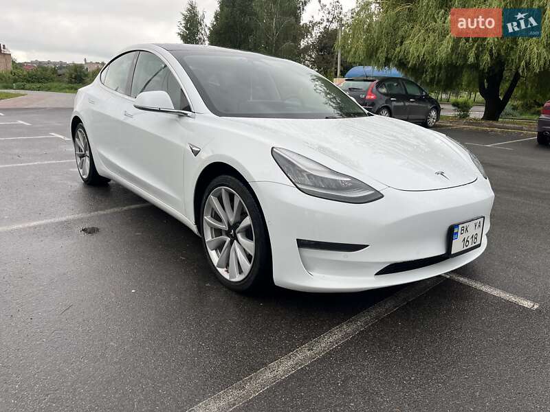 Седан Tesla Model 3 2019 в Здолбуніві