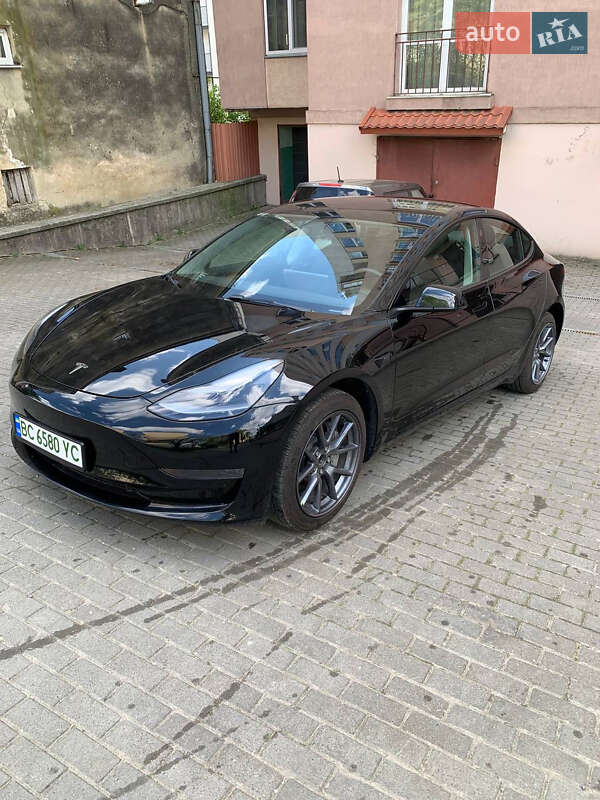 Седан Tesla Model 3 2022 в 