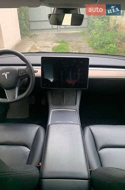 Седан Tesla Model 3 2022 в 