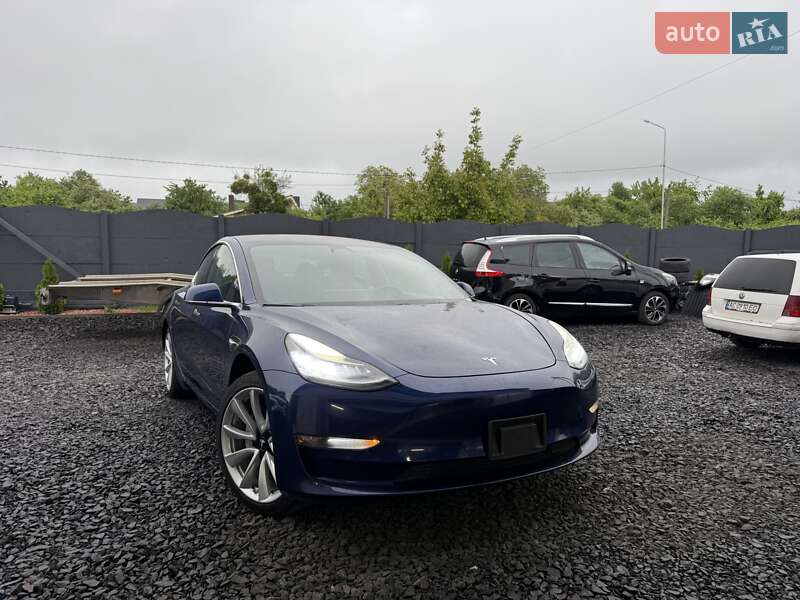 Седан Tesla Model 3 2018 в Луцке