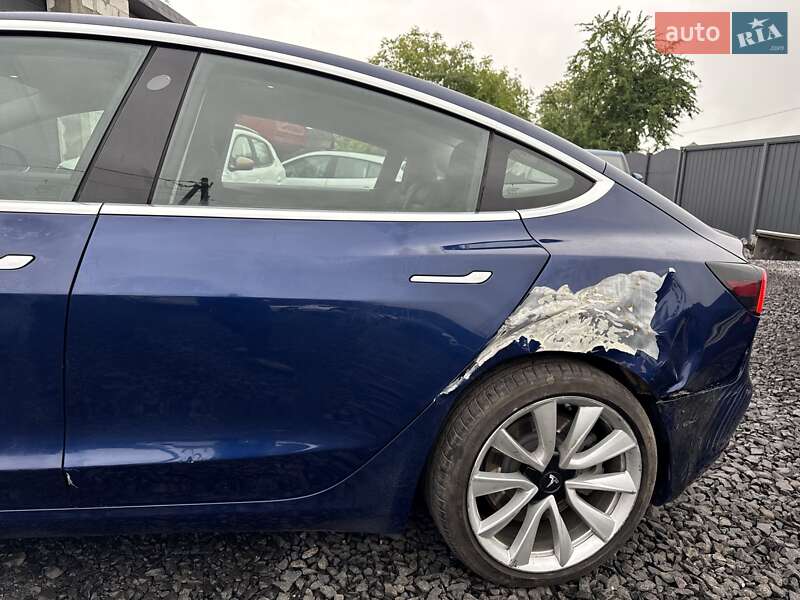 Седан Tesla Model 3 2018 в Луцке