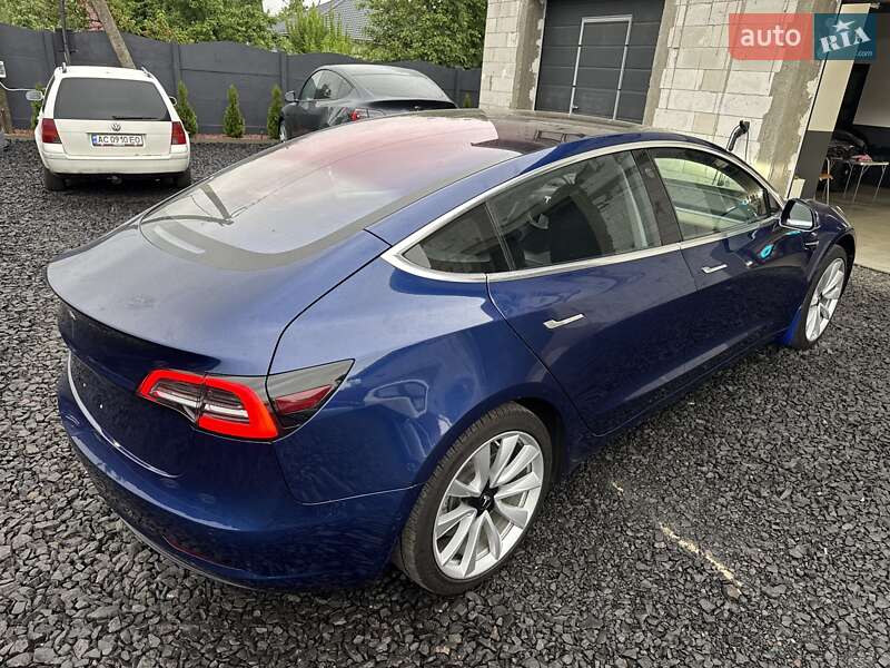Седан Tesla Model 3 2018 в Луцке