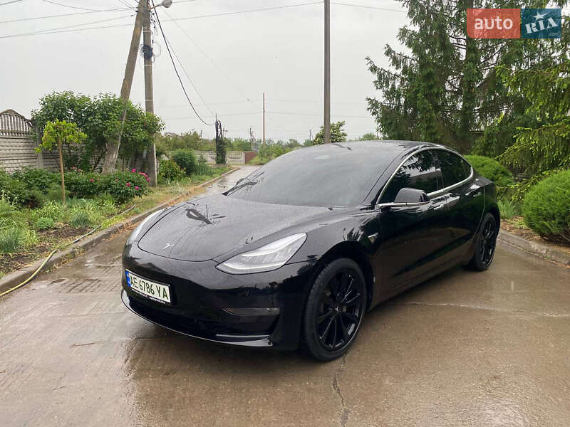 Седан Tesla Model 3 2019 в 