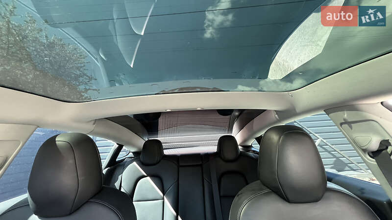 Седан Tesla Model 3 2018 в Києві