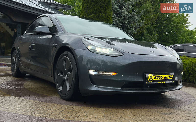 Седан Tesla Model 3 2023 в 