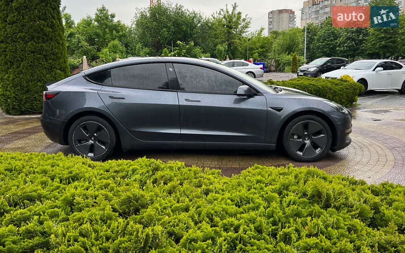 Седан Tesla Model 3 2023 в Львові