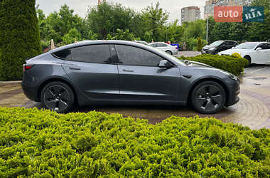 Седан Tesla Model 3 2023 в 
