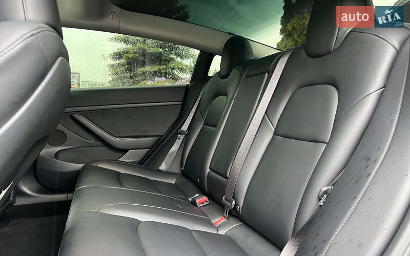 Седан Tesla Model 3 2023 в Львові