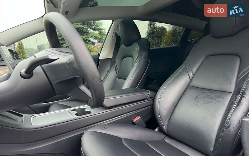 Седан Tesla Model 3 2023 в Львові