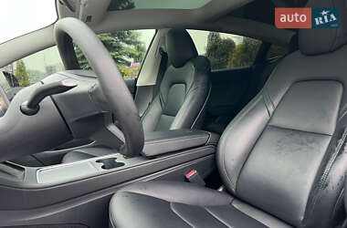 Седан Tesla Model 3 2023 в 