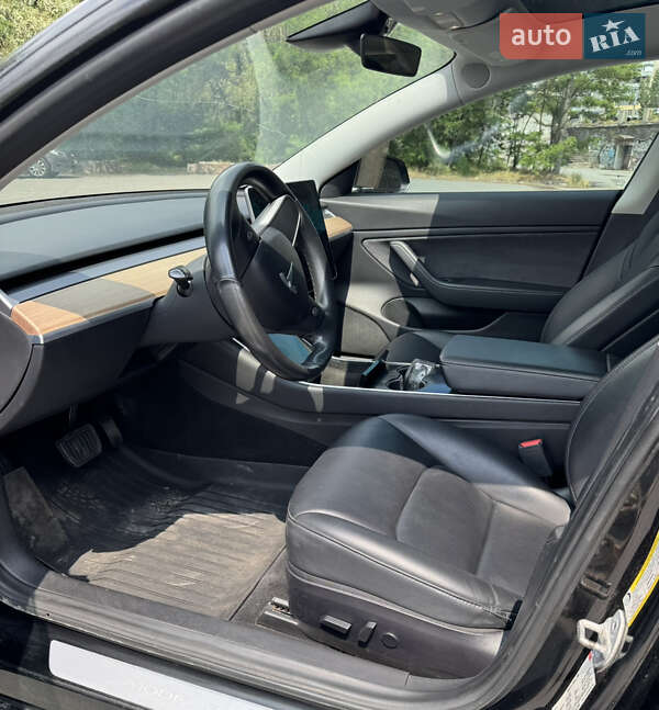 Седан Tesla Model 3 2019 в Днепре