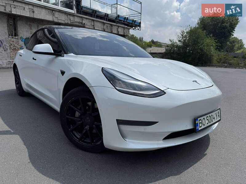 Седан Tesla Model 3 2020 в 