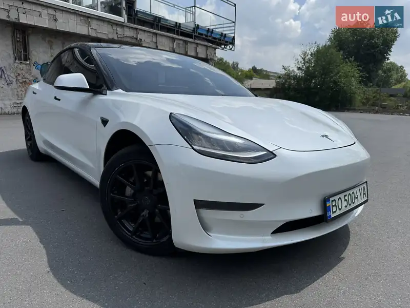 Седан Tesla Model 3 2020 в 