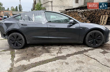 Седан Tesla Model 3 2024 в 