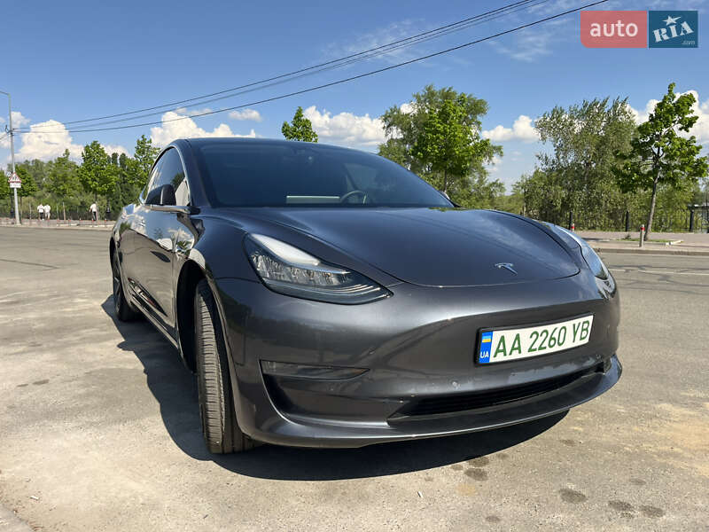 Седан Tesla Model 3 2020 в 
