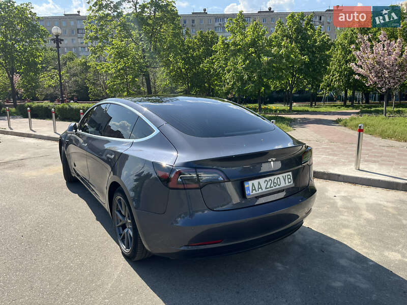 Седан Tesla Model 3 2020 в Киеве