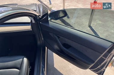 Седан Tesla Model 3 2020 в 