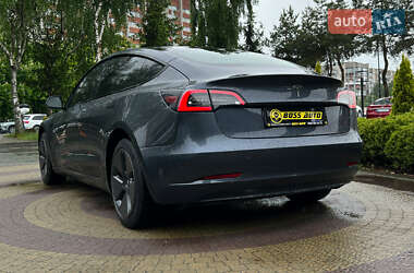 Седан Tesla Model 3 2021 в 
