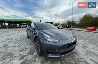 Седан Tesla Model 3 2021 в 