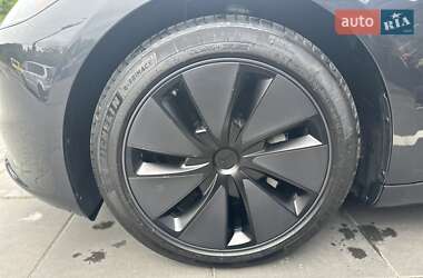 Седан Tesla Model 3 2024 в 