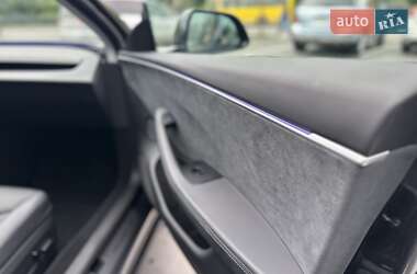 Седан Tesla Model 3 2024 в 