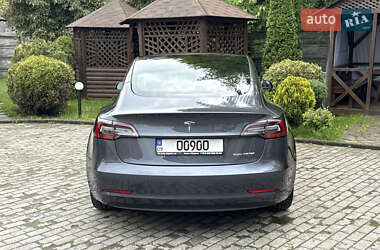Седан Tesla Model 3 2021 в 