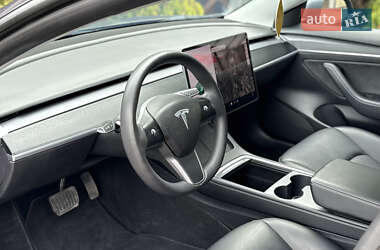 Седан Tesla Model 3 2021 в 