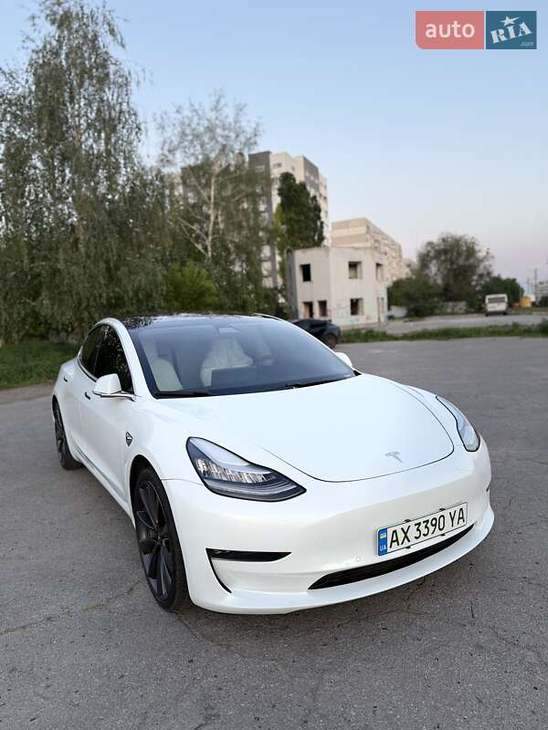 Седан Tesla Model 3 2019 в Києві