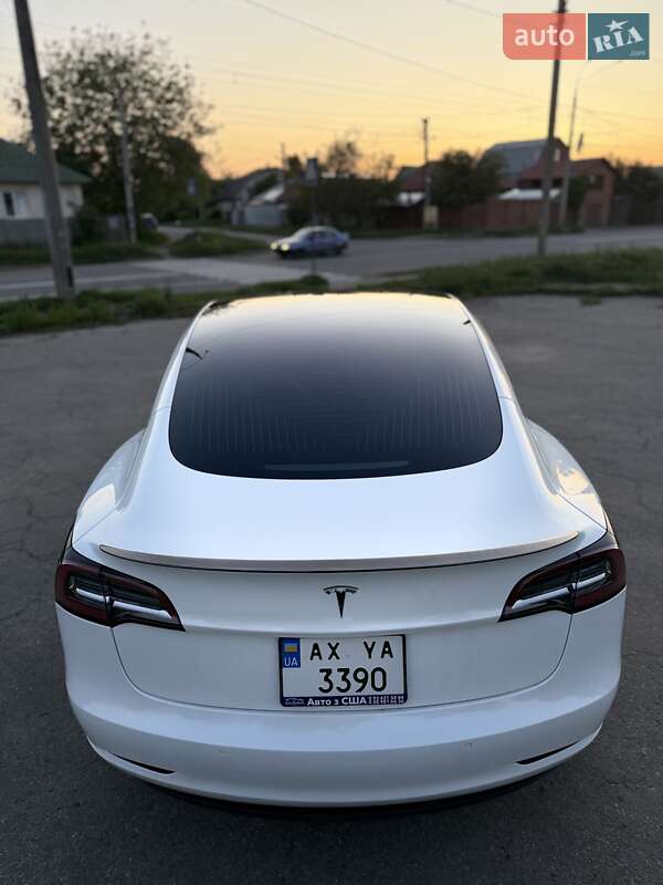 Седан Tesla Model 3 2019 в Києві