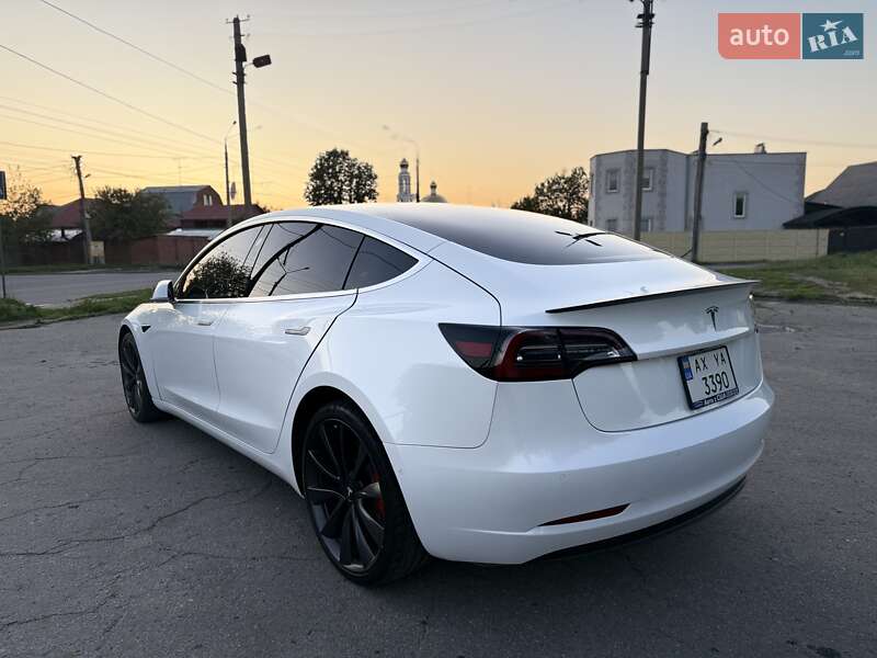 Седан Tesla Model 3 2019 в Києві
