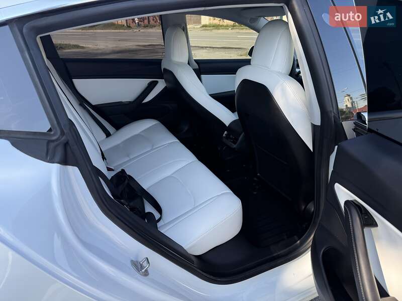 Седан Tesla Model 3 2019 в Києві