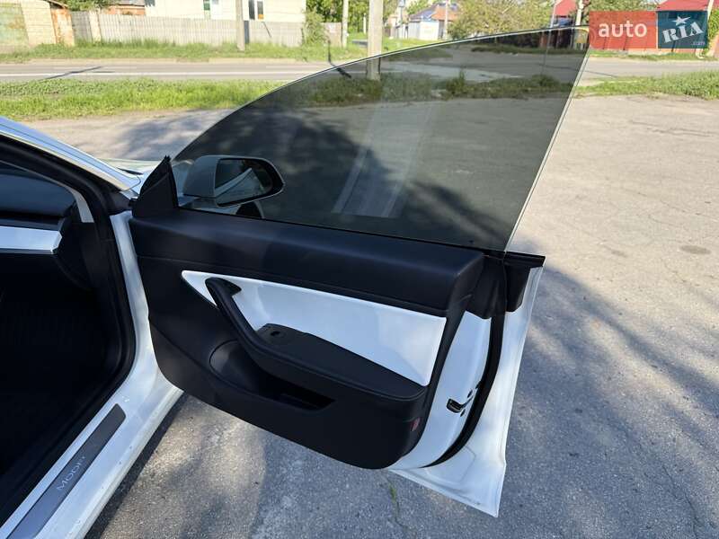 Седан Tesla Model 3 2019 в Києві