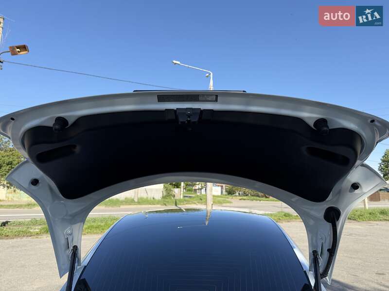 Седан Tesla Model 3 2019 в Києві